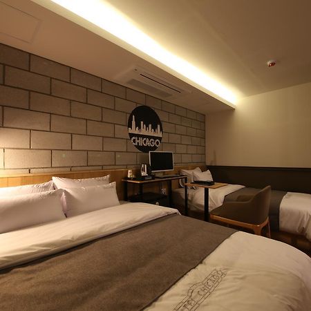 Hotel Chicago Changwon Bagian luar foto