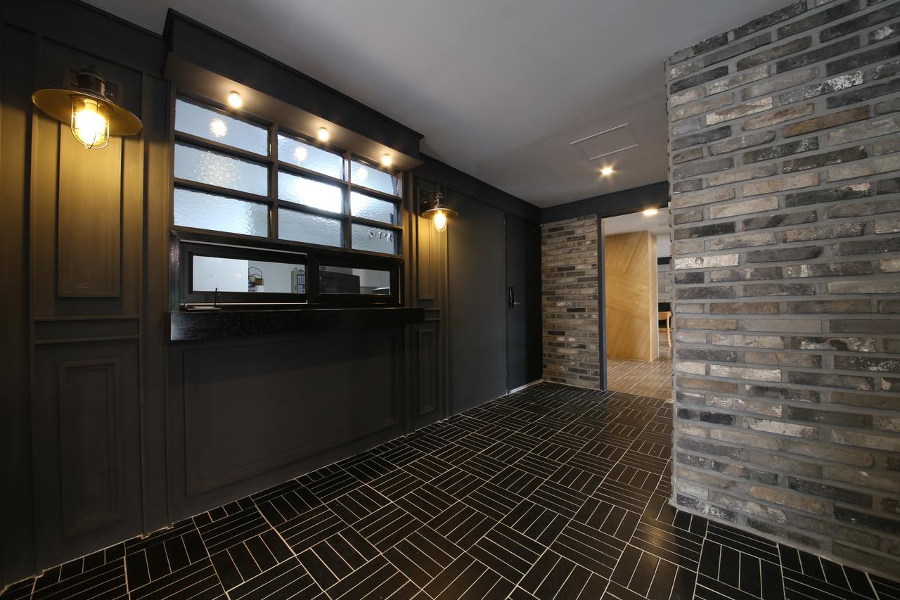Hotel Chicago Changwon Bagian luar foto